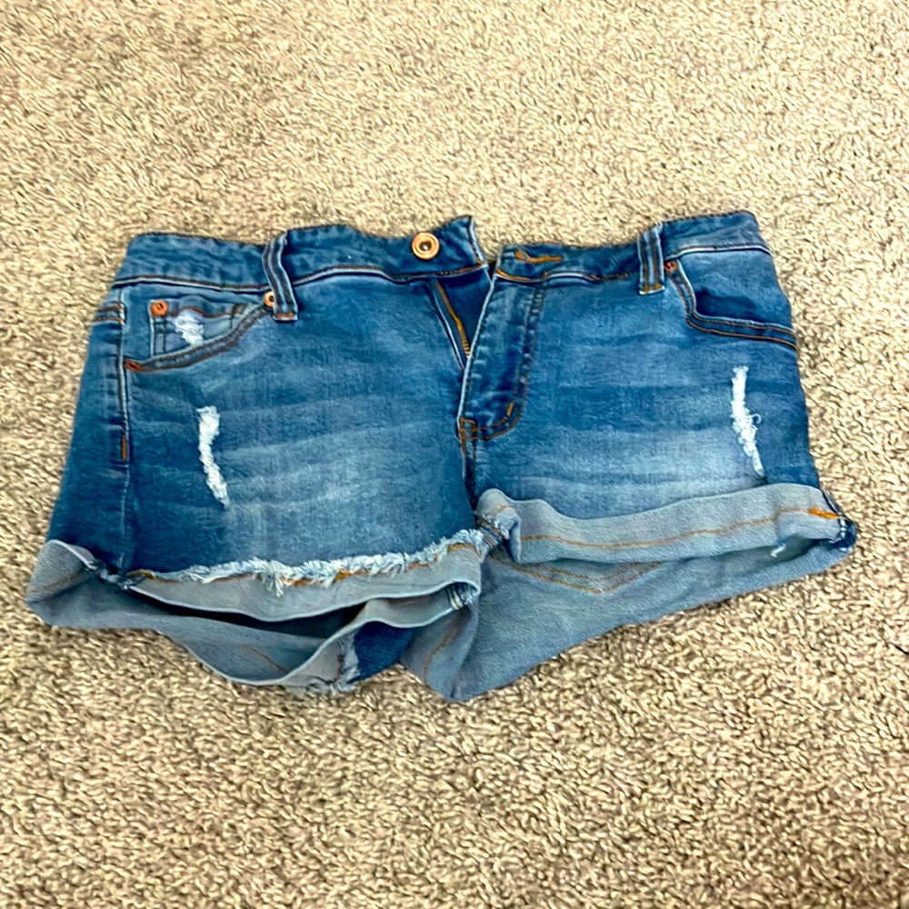 Another pair of celebrity pink jean shorts!!